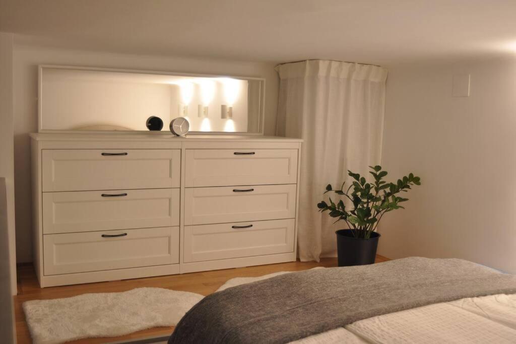 Jane'S Place, Experience The Atmosphere Of A Historic Villa & Free Parking Ljubljana Bagian luar foto