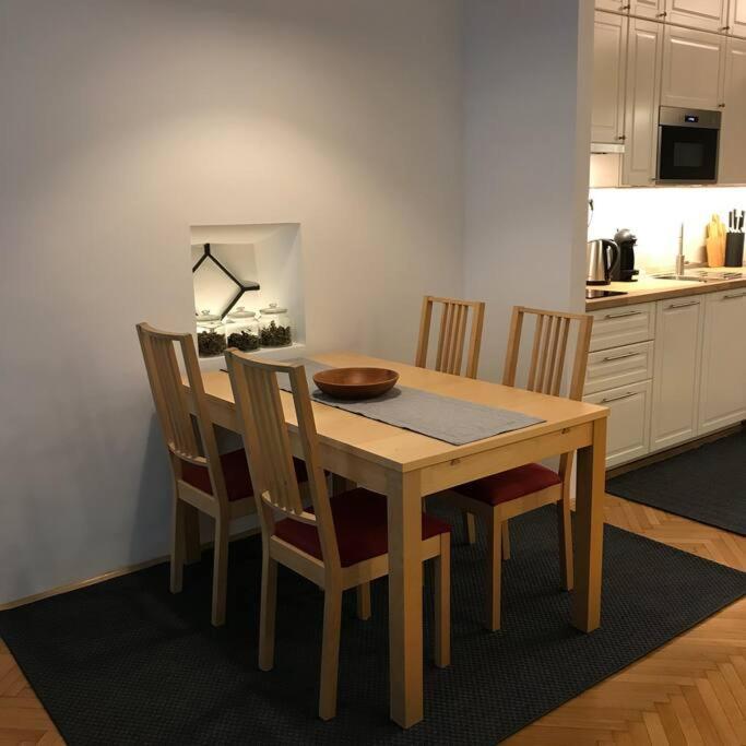 Jane'S Place, Experience The Atmosphere Of A Historic Villa & Free Parking Ljubljana Bagian luar foto